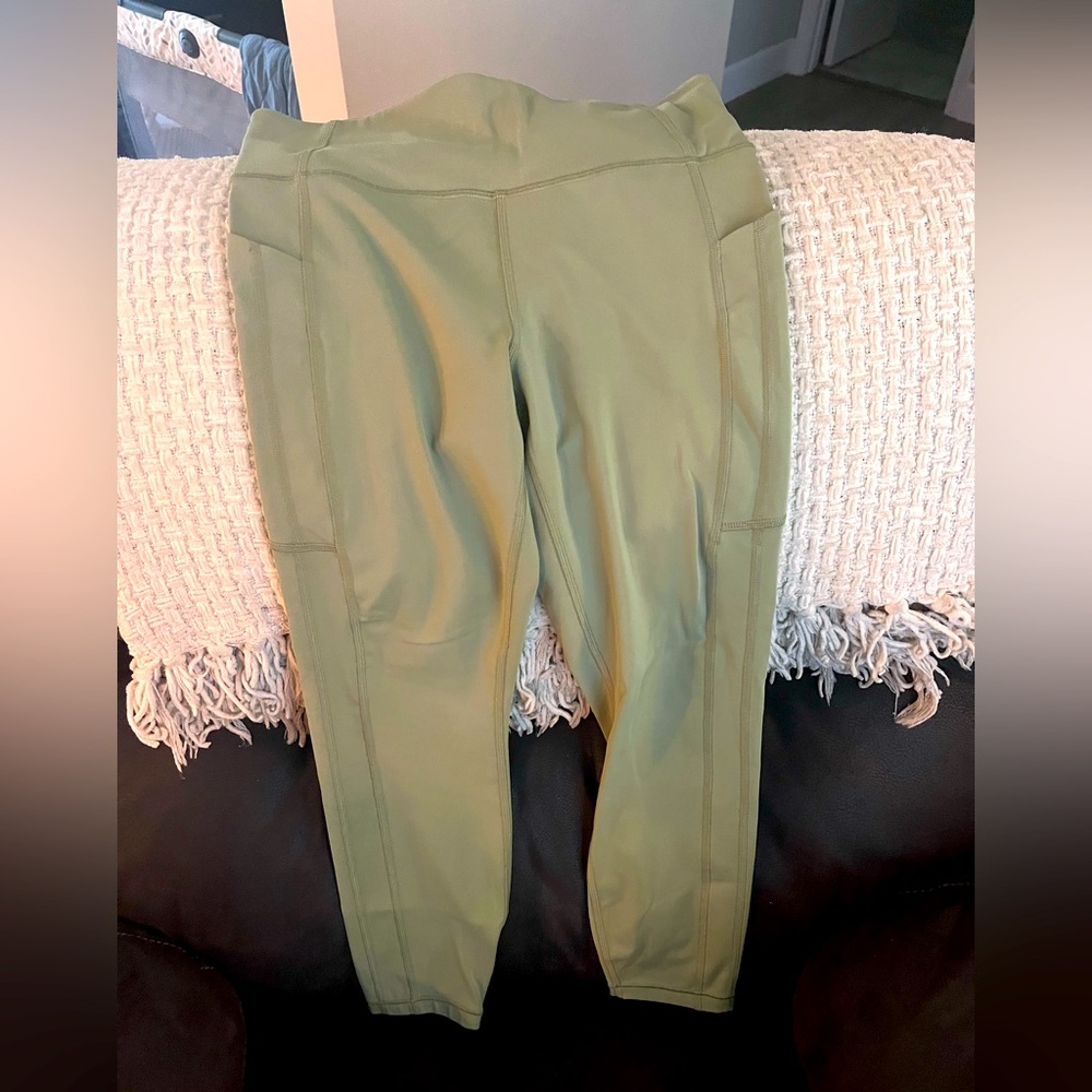 Athleta Ultimate Stash 7/8’s Compression Legging - Sage Green